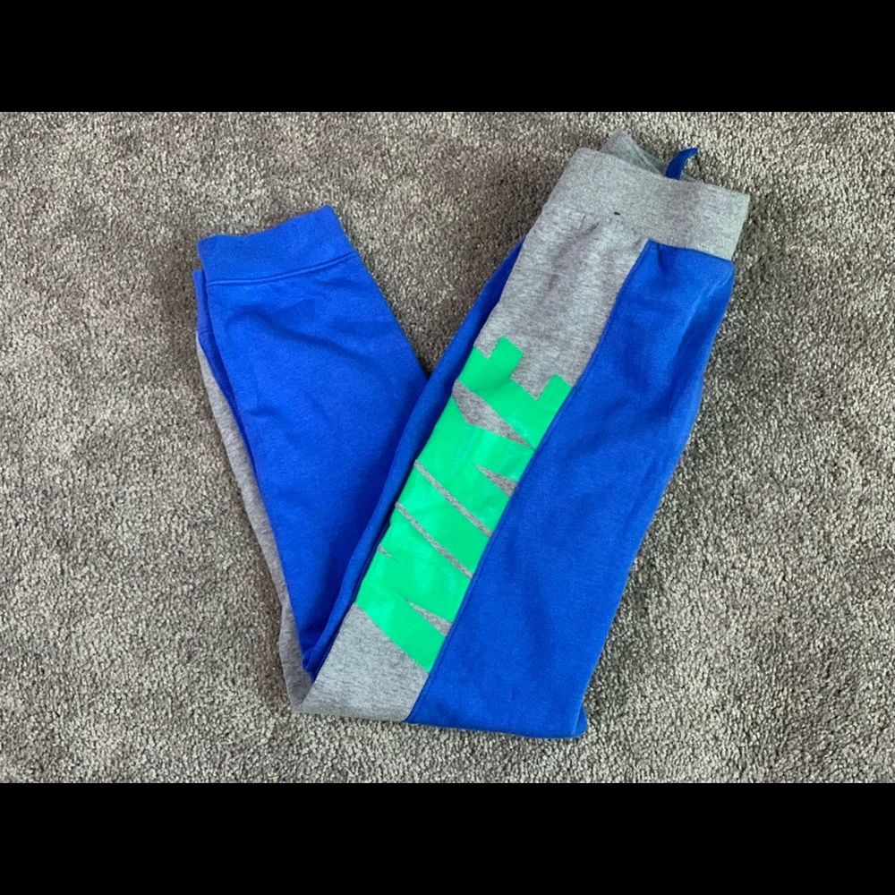 Nike standard boys fit joggers